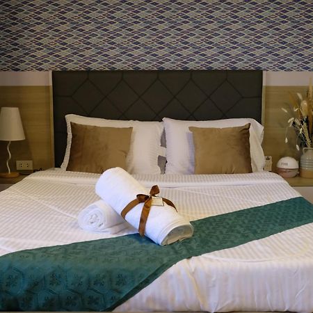 Vieda Hotel Caticlan Extérieur photo